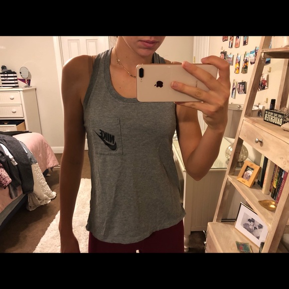 Nike workout top!! - Picture 1 of 3
